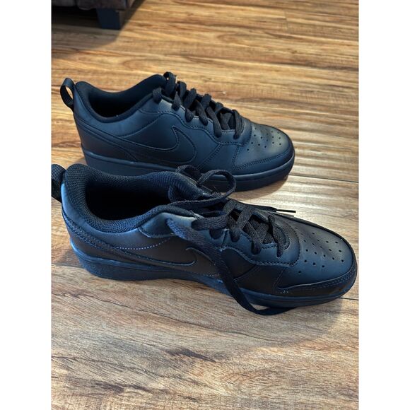 Nike Court Borough Low Triple Black Grade School Kids Boys Size 6Y Black - Picture 3 of 6